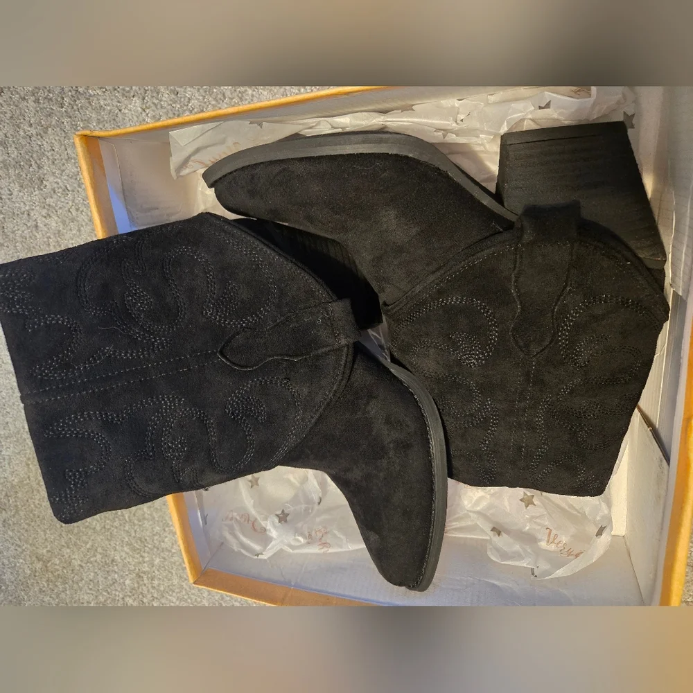 New In Box Very G Saylor Booties Size 8 - Picture 2 of 5